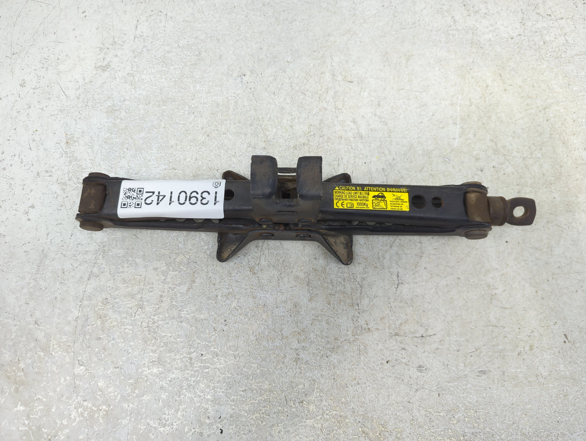 2006 Nissan Altima Spare Scissor Car Jack 1390142 - Oemusedautoparts1.com
