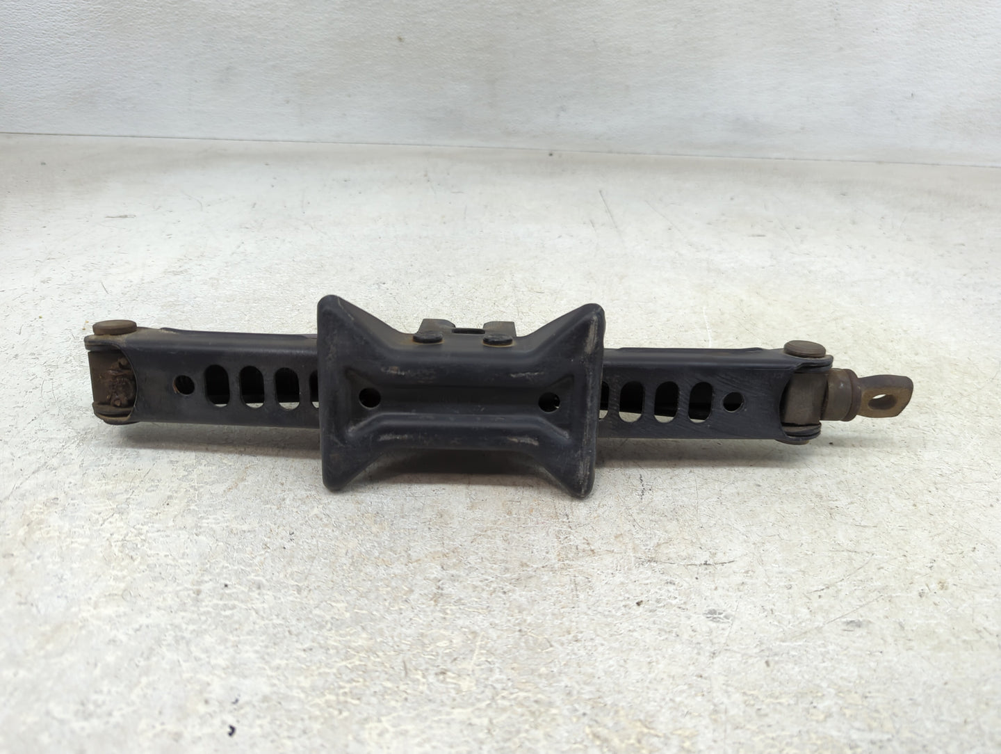 2006 Nissan Altima Spare Scissor Car Jack 1390142 - Oemusedautoparts1.com