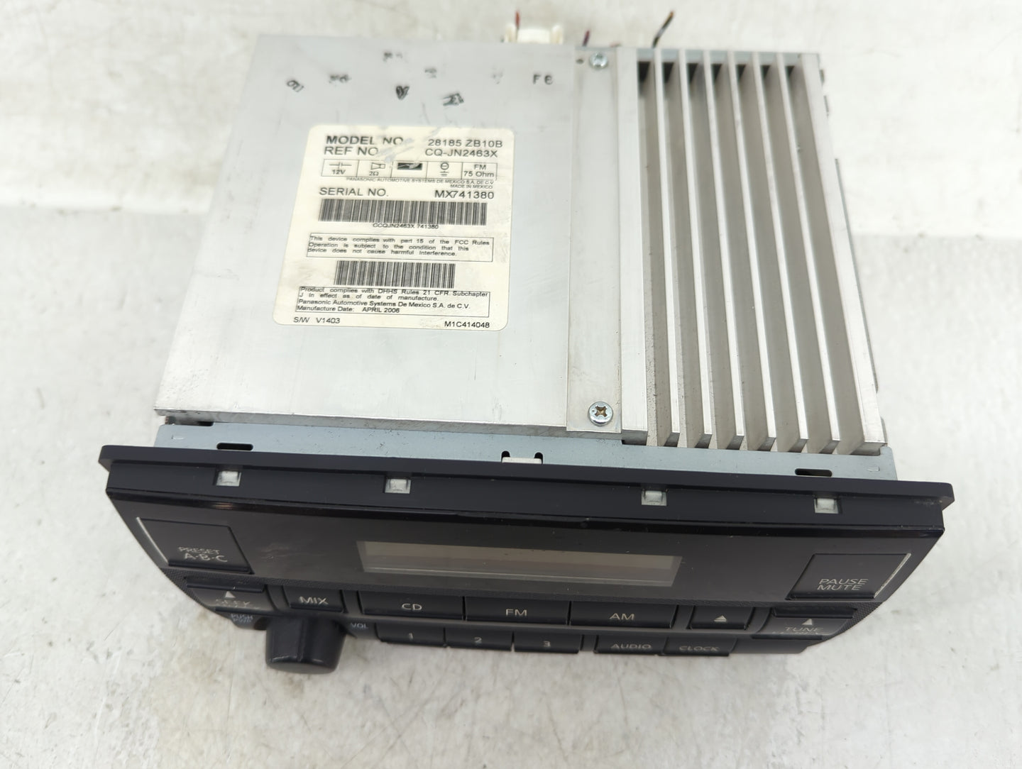 2005-2006 Nissan Altima Radio AM FM Cd Player Receiver Replacement P/N:28185ZB10B Fits Fits 2005 2006 OEM Used Auto Parts - 