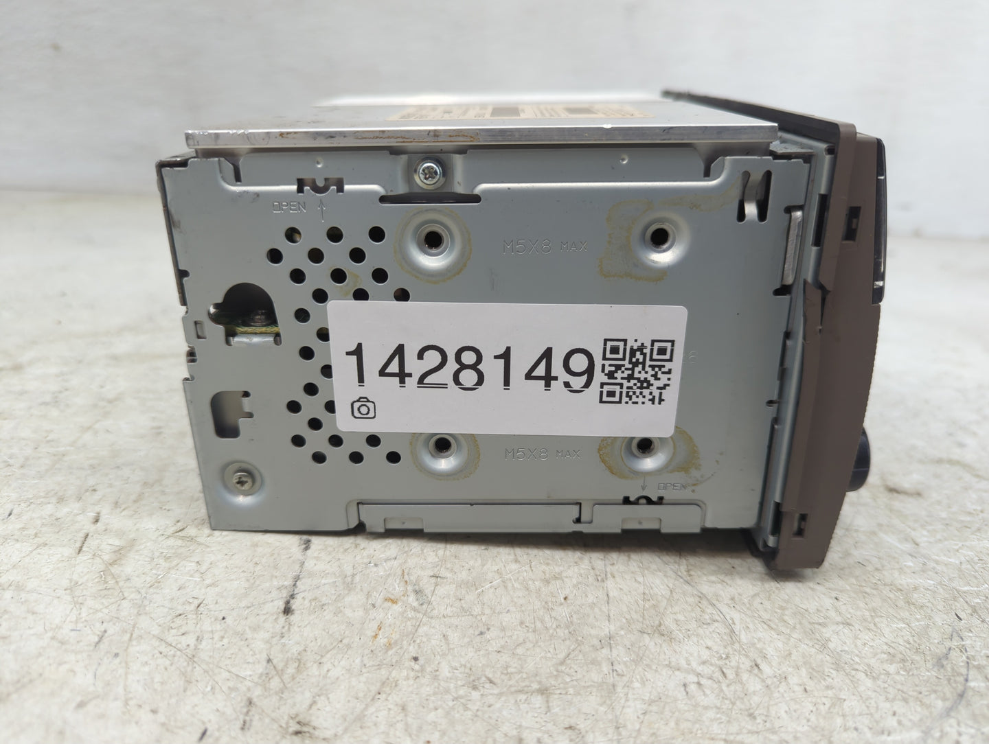 2005-2006 Nissan Altima Radio AM FM Cd Player Receiver Replacement P/N:28185-ZB00C Fits Fits 2005 2006 OEM Used Auto Parts -
