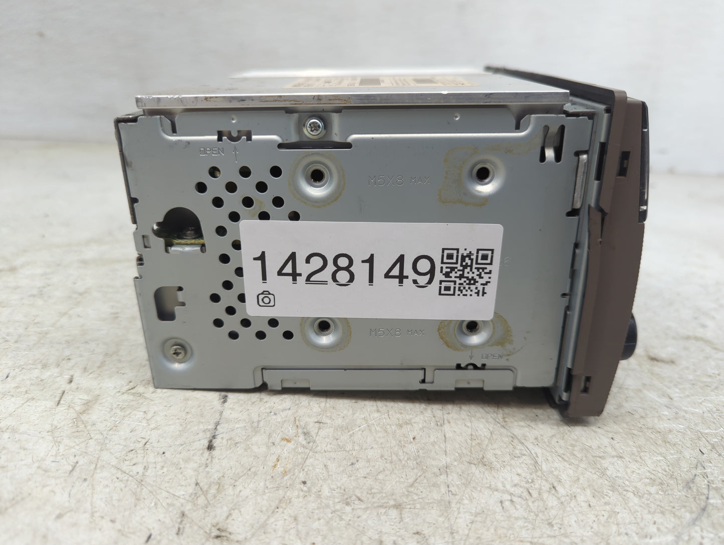2005-2006 Nissan Altima Radio AM FM Cd Player Receiver Replacement P/N:28185-ZB00C Fits Fits 2005 2006 OEM Used Auto Parts -