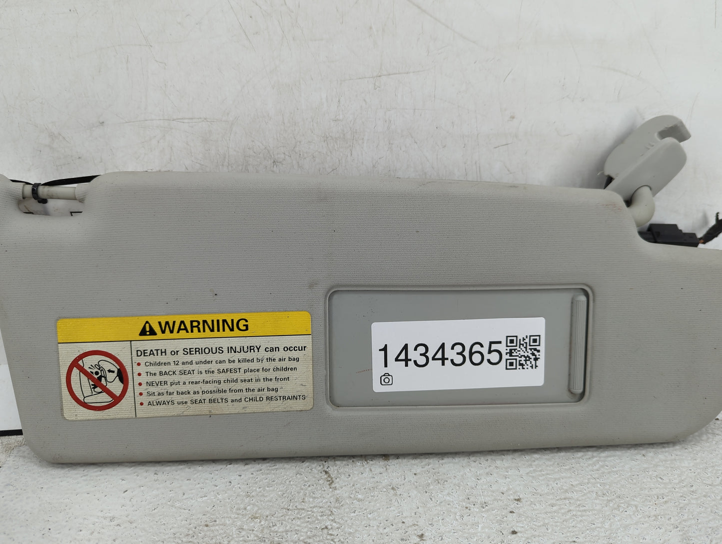 2005-2006 Nissan Altima Sun Visor Shade Replacement Passenger Right Mirror Fits Fits 2005 2006 OEM Used Auto Parts - Oemused