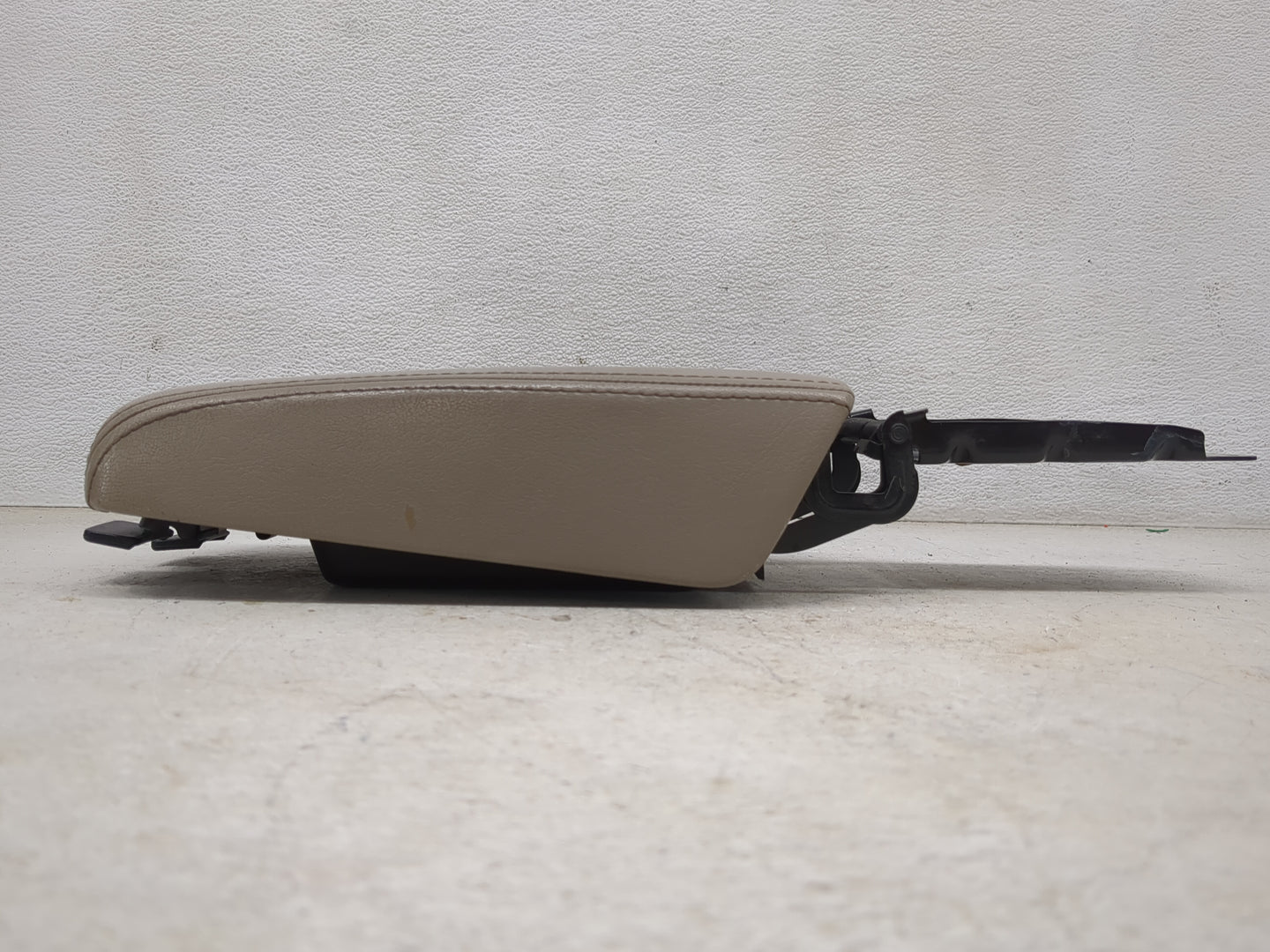 2006 Nissan Altima Center Console Armrest Cover Lid P/N:00268153 503371 Fits OEM Used Auto Parts - Oemusedautoparts1.com