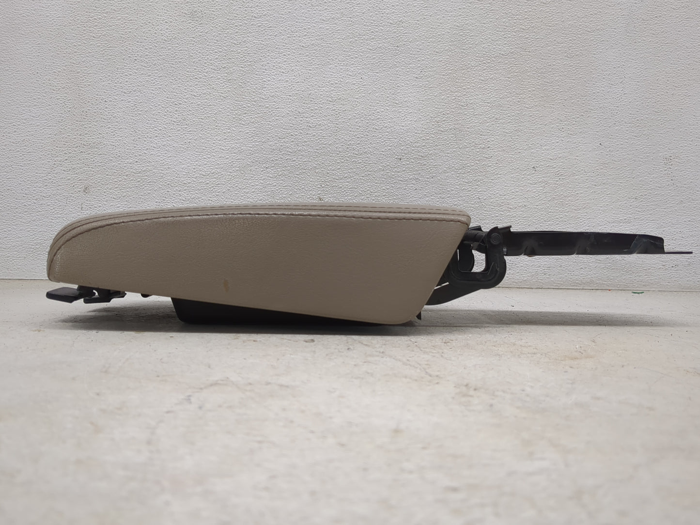 2006 Nissan Altima Center Console Armrest Cover Lid P/N:00268153 503371 Fits OEM Used Auto Parts - Oemusedautoparts1.com