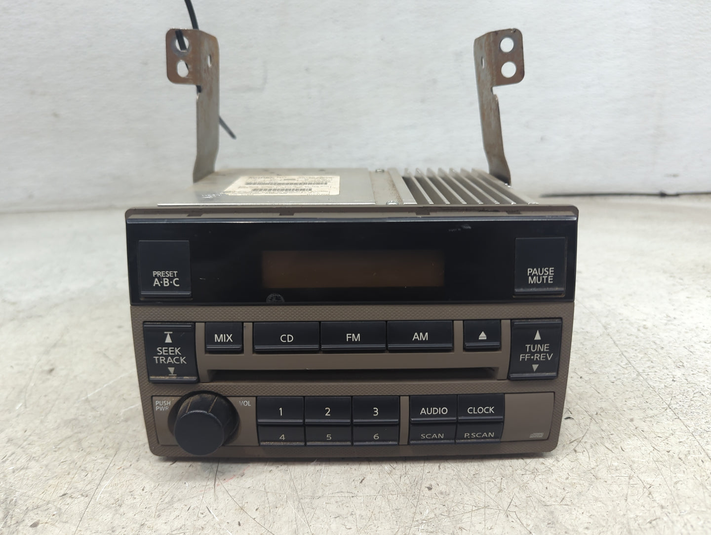 2005-2006 Nissan Altima Radio AM FM Cd Player Receiver Replacement P/N:28185 ZB00C CQ-JN2464X Fits Fits 2005 2006 OEM Used A
