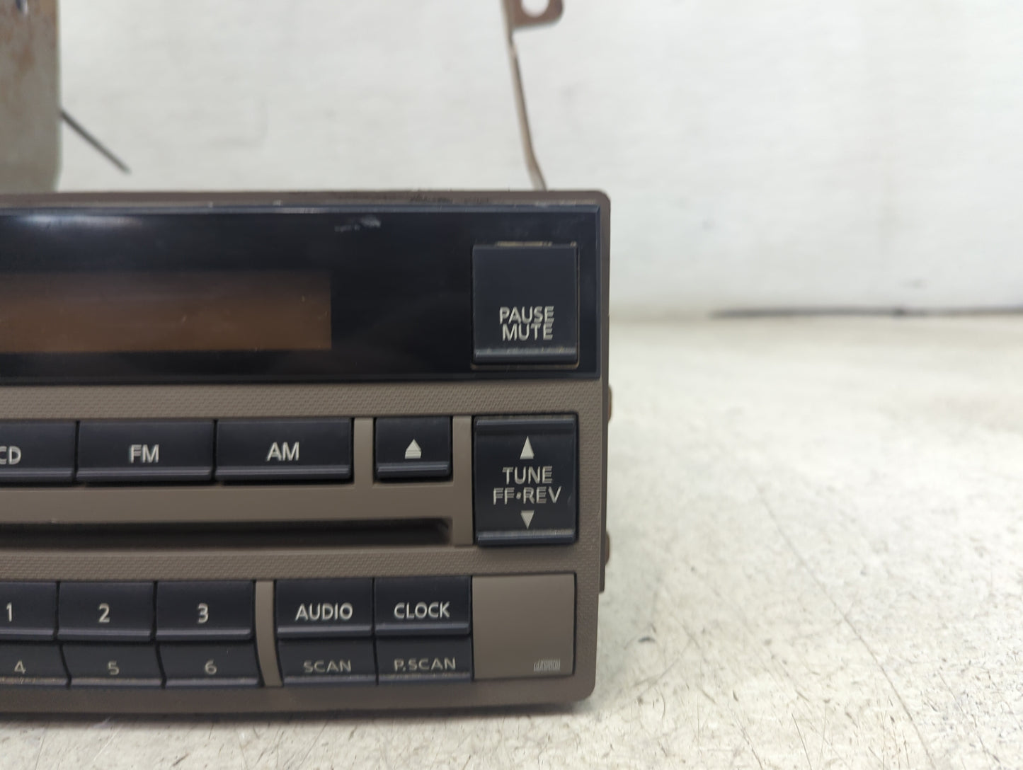 2005-2006 Nissan Altima Radio AM FM Cd Player Receiver Replacement P/N:28185 ZB00C CQ-JN2464X Fits Fits 2005 2006 OEM Used A