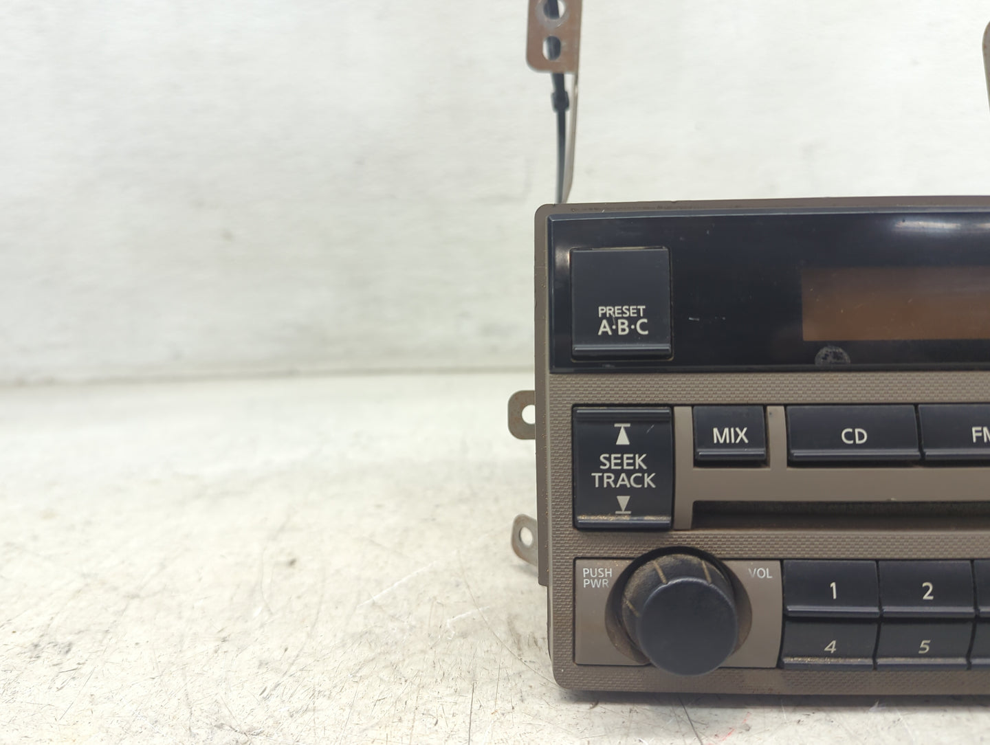 2005-2006 Nissan Altima Radio AM FM Cd Player Receiver Replacement P/N:28185 ZB00C CQ-JN2464X Fits Fits 2005 2006 OEM Used A