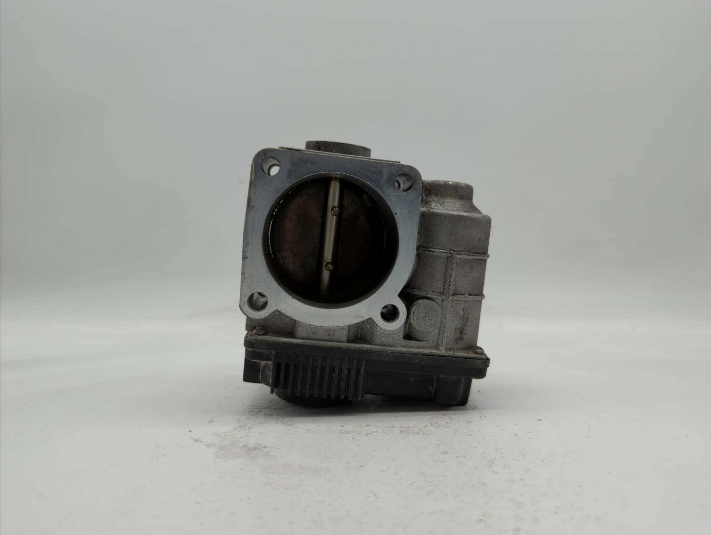 2002-2006 Nissan Altima Throttle Body P/N:RME60-05 576-01, SERA576-01, RME60-06 Fits Fits 2002 2003 2004 2005 2006 OEM Used 