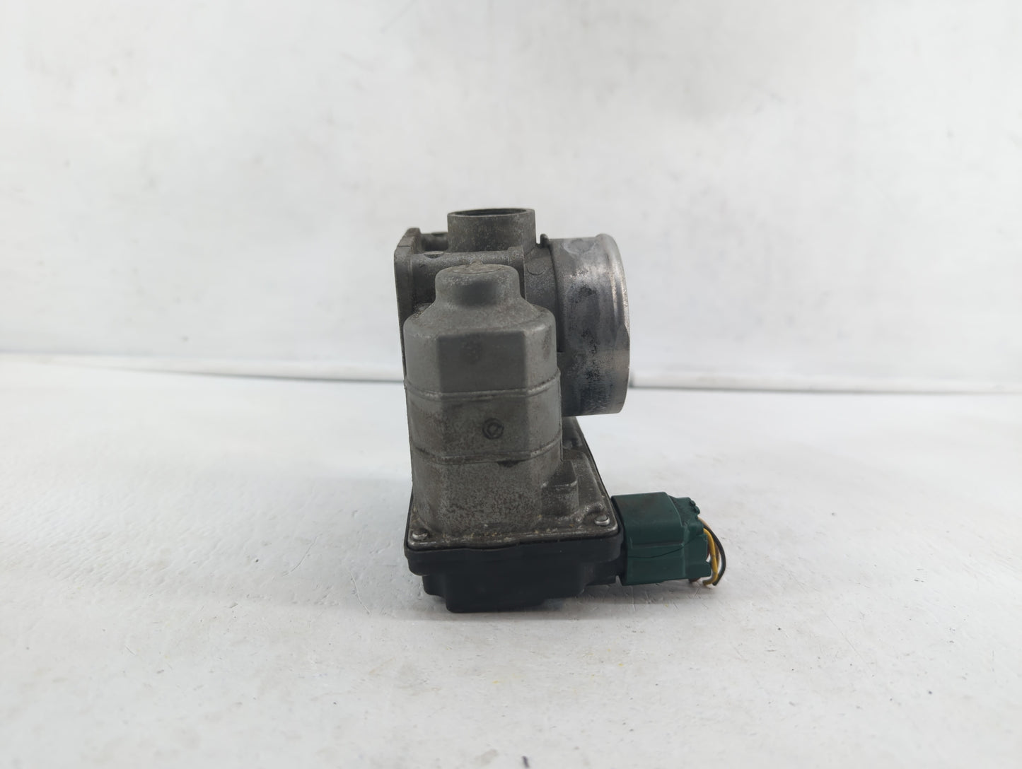 2002-2006 Nissan Altima Throttle Body P/N:RME60-05 576-01, SERA576-01, RME60-06 Fits Fits 2002 2003 2004 2005 2006 OEM Used 