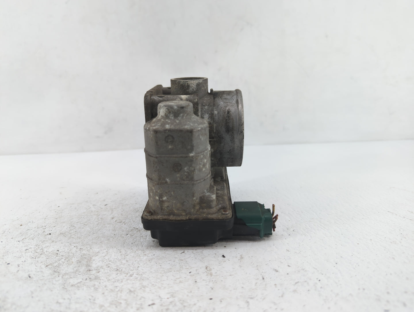 2002-2006 Nissan Altima Throttle Body P/N:RME60-05 576-01, SERA576-01, RME60-06 Fits Fits 2002 2003 2004 2005 2006 OEM Used 