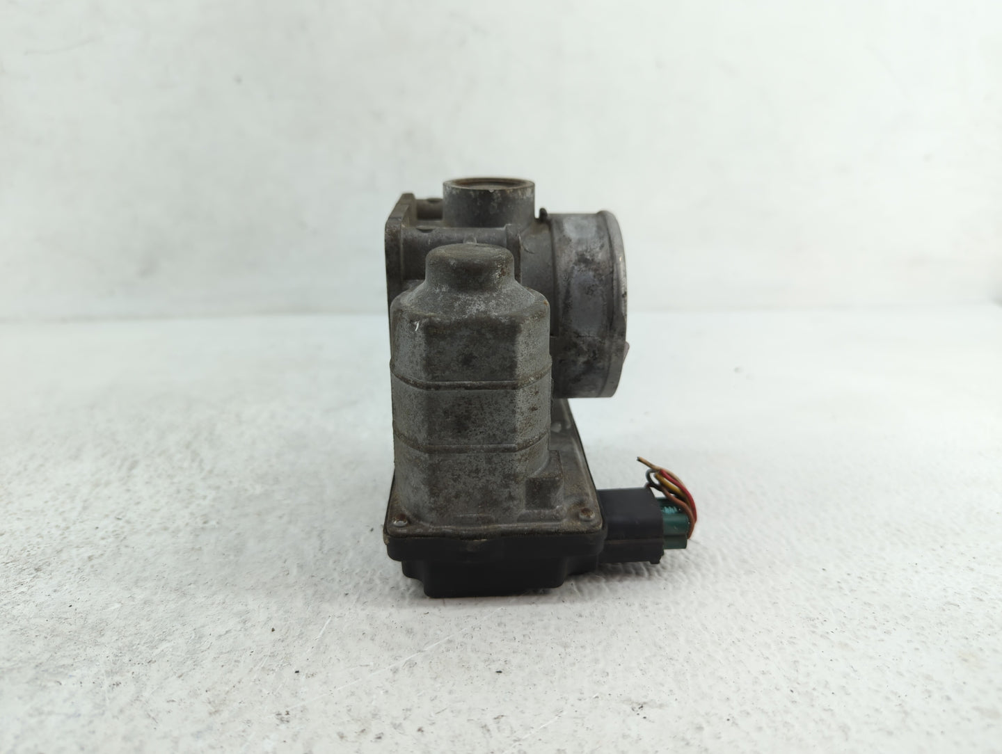 2002-2006 Nissan Altima Throttle Body P/N:RME60-05 576-01, SERA576-01, RME60-06 Fits Fits 2002 2003 2004 2005 2006 OEM Used 