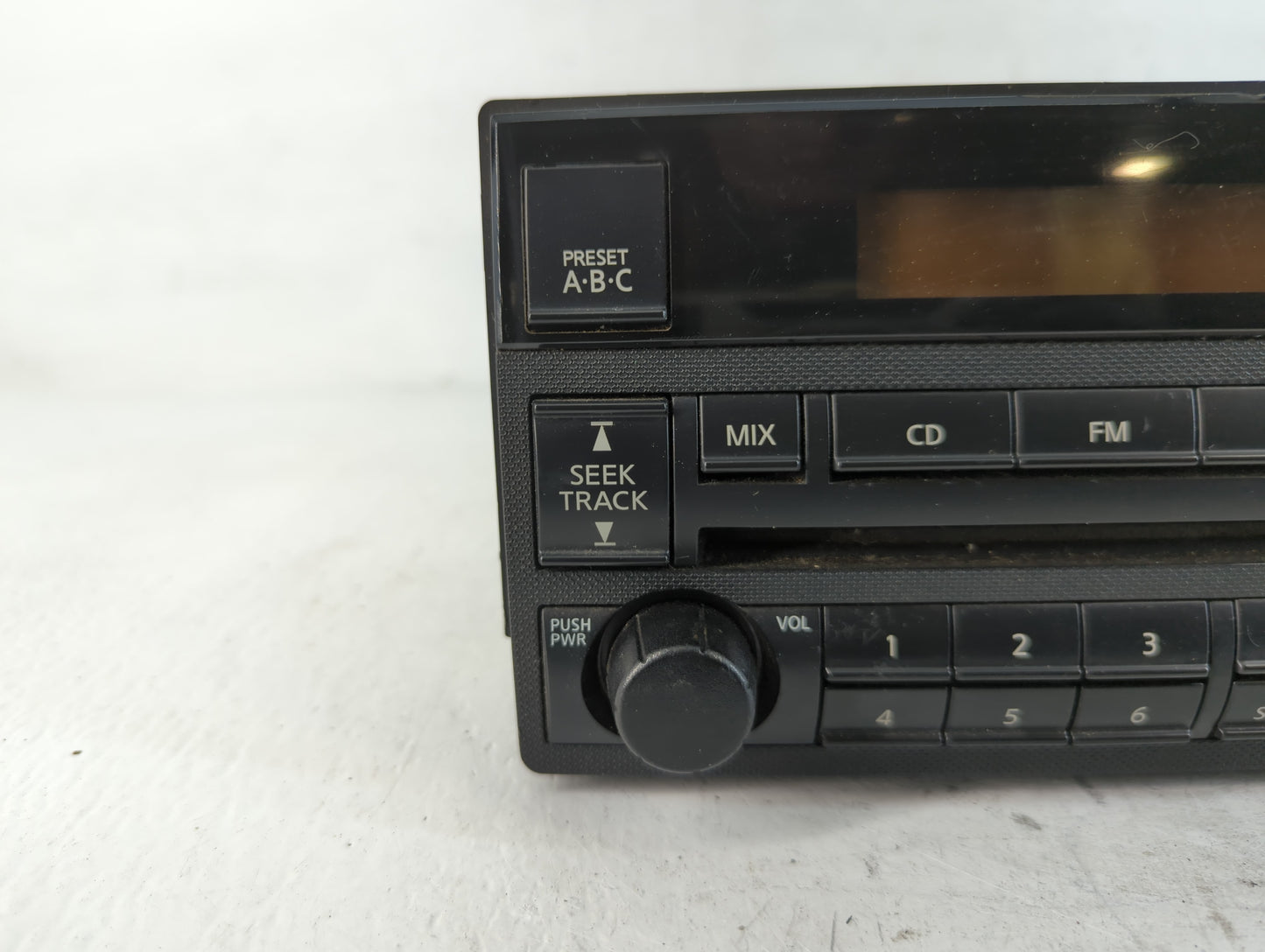 2005-2006 Nissan Altima Radio AM FM Cd Player Receiver Replacement P/N:28185 ZB10B Fits Fits 2005 2006 OEM Used Auto Parts -