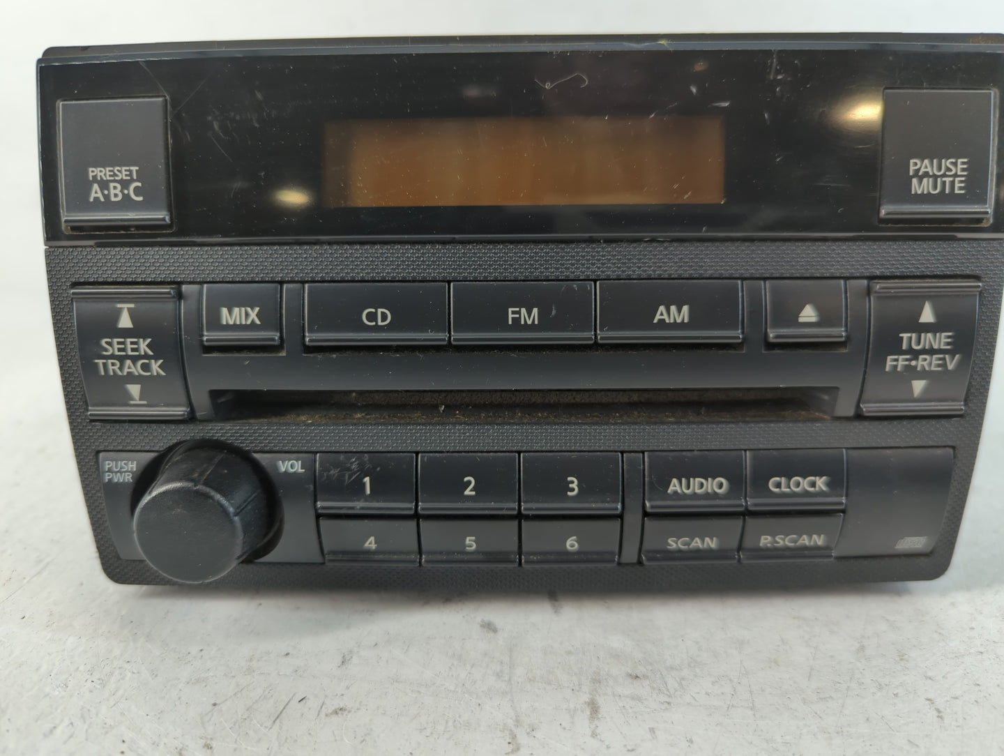 2005-2006 Nissan Altima Radio AM FM Cd Player Receiver Replacement P/N:28185 ZB10B Fits Fits 2005 2006 OEM Used Auto Parts -