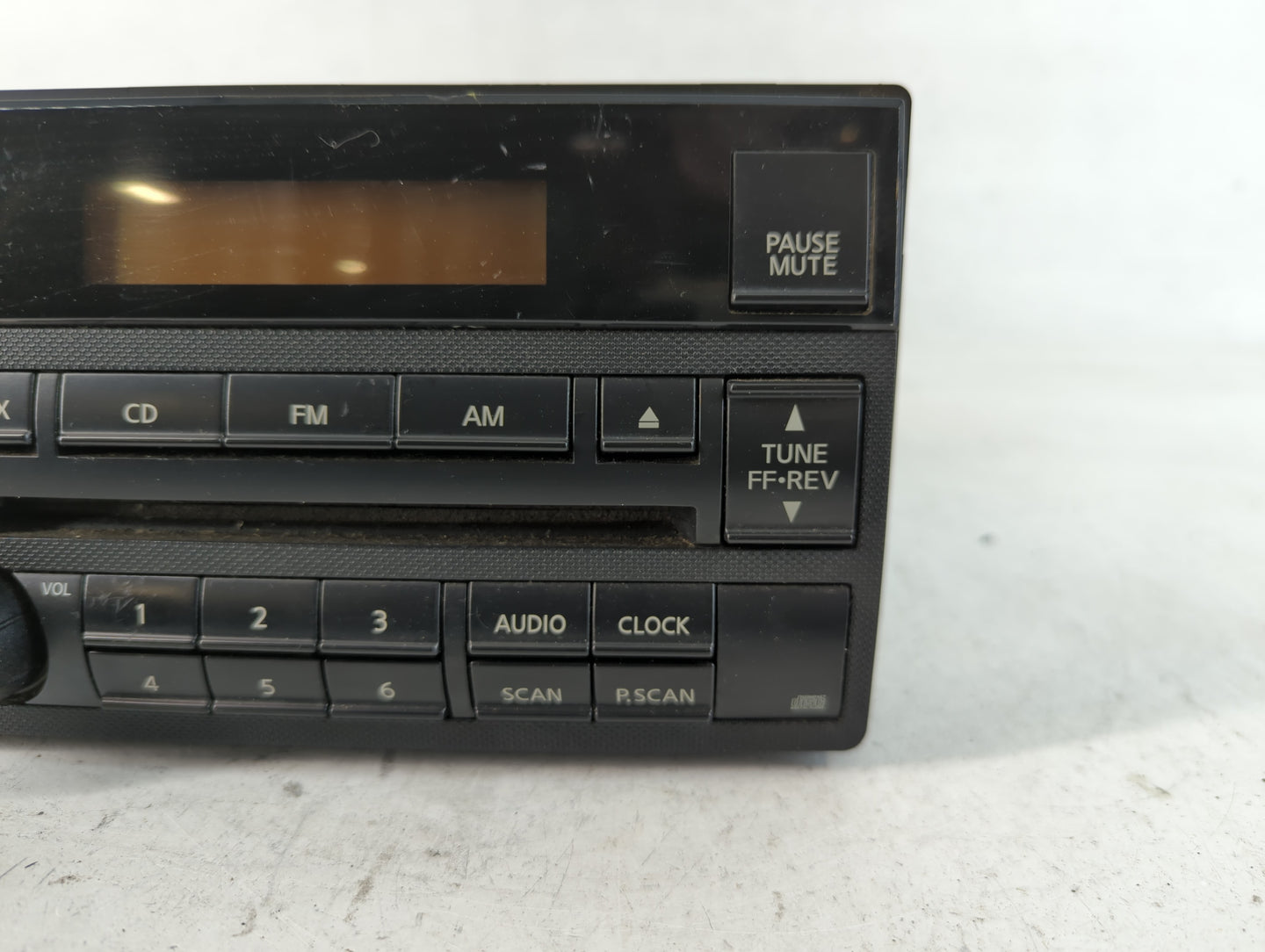 2005-2006 Nissan Altima Radio AM FM Cd Player Receiver Replacement P/N:28185 ZB10B Fits Fits 2005 2006 OEM Used Auto Parts -
