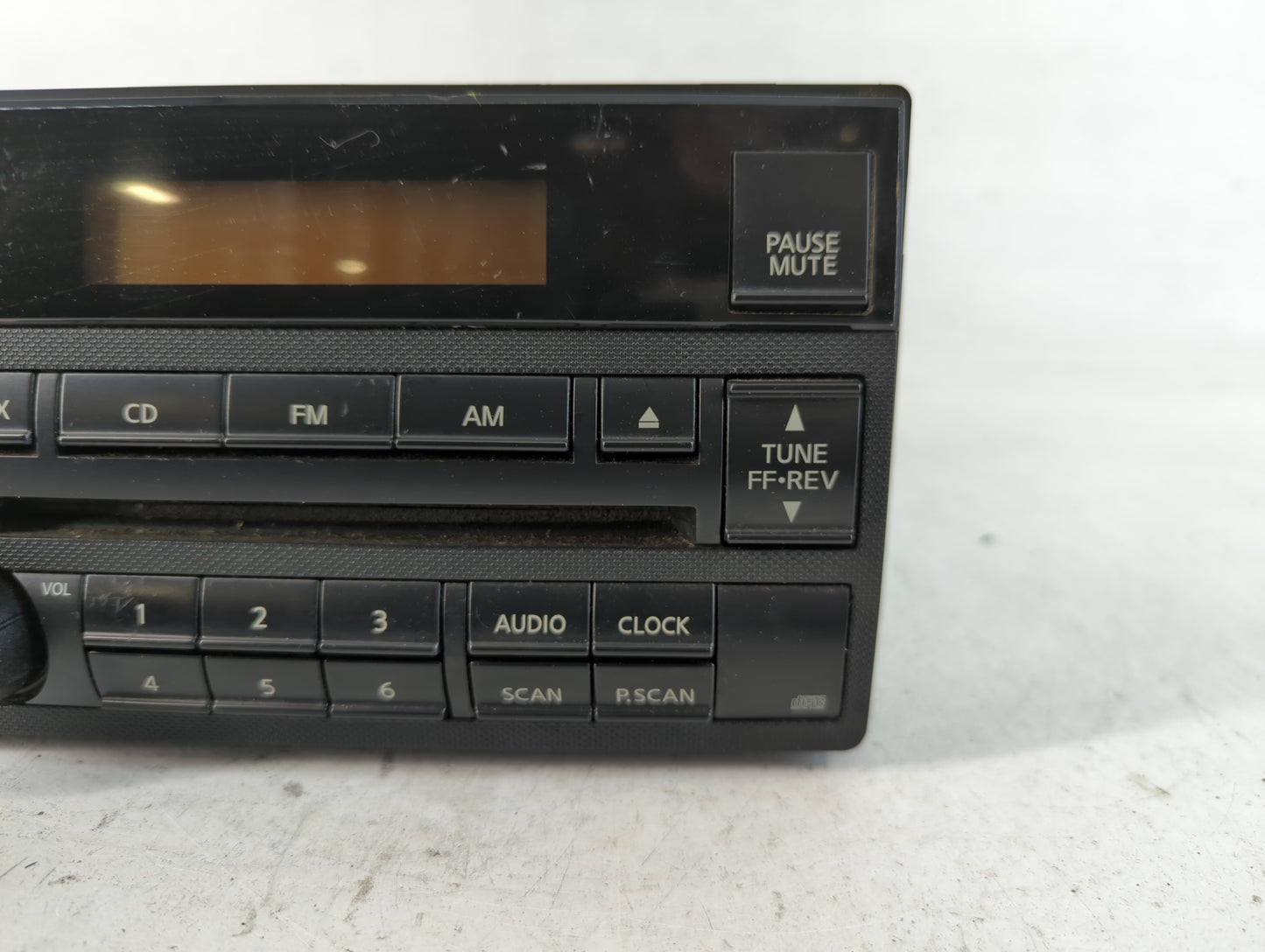 2005-2006 Nissan Altima Radio AM FM Cd Player Receiver Replacement P/N:28185 ZB10B Fits Fits 2005 2006 OEM Used Auto Parts -
