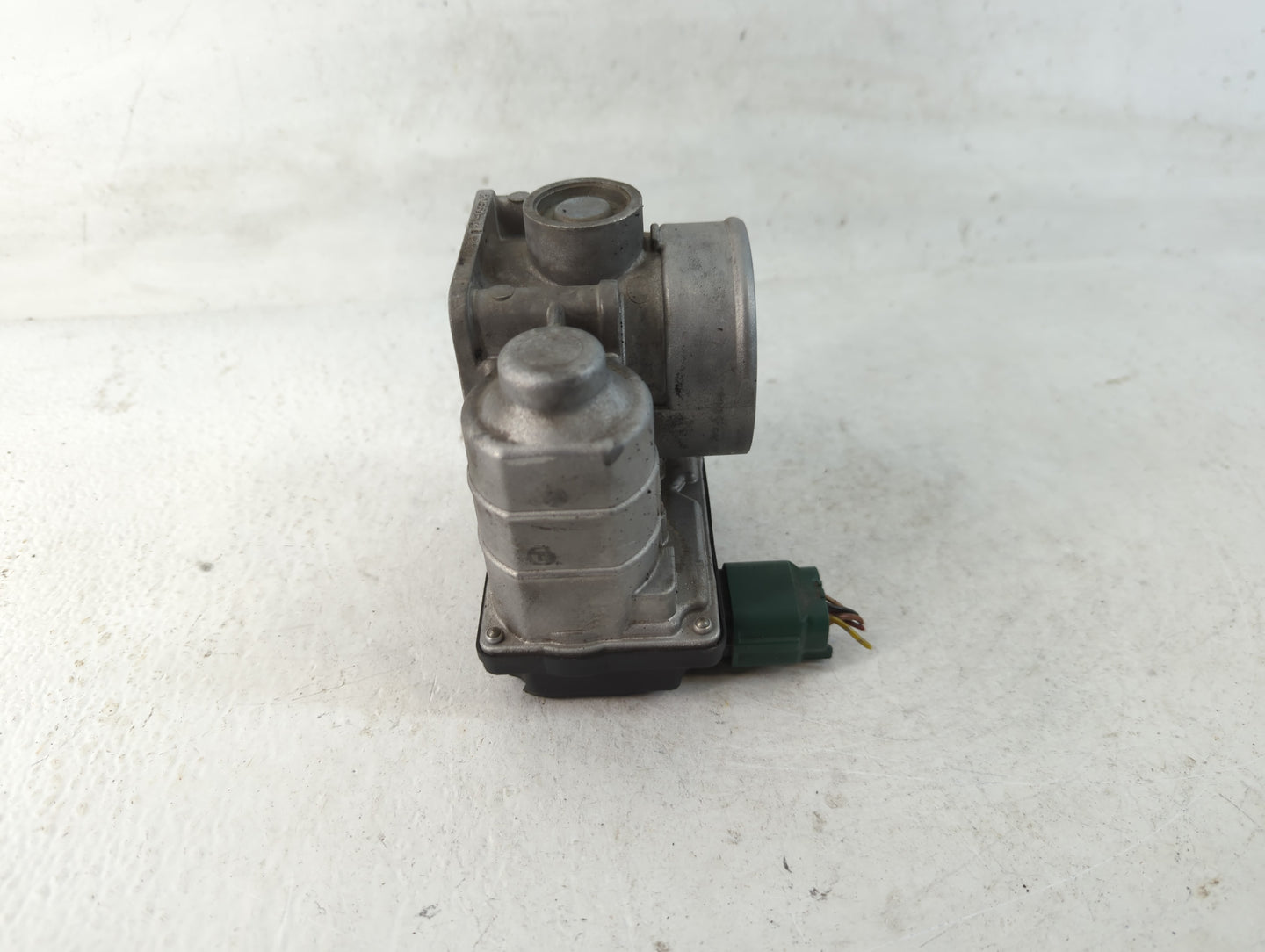 2002-2006 Nissan Altima Throttle Body P/N:RME60-06 063014 Fits Fits 2002 2003 2004 2005 2006 OEM Used Auto Parts - Oemusedau
