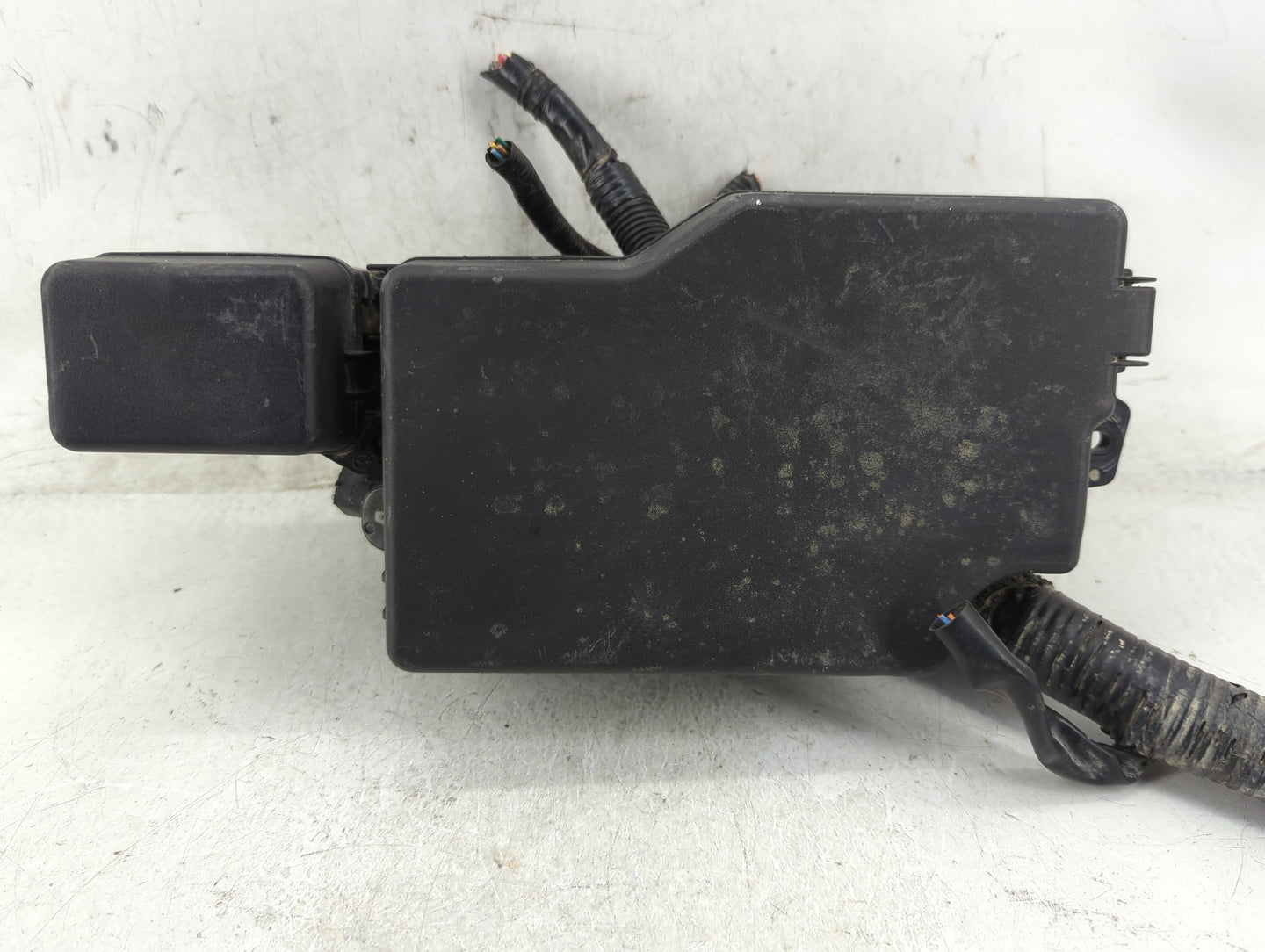 2005-2007 Nissan Armada Fusebox Fuse Box Panel Relay Module P/N:BFD2-66761 Fits Fits 2004 2005 2006 2007 OEM Used Auto Parts