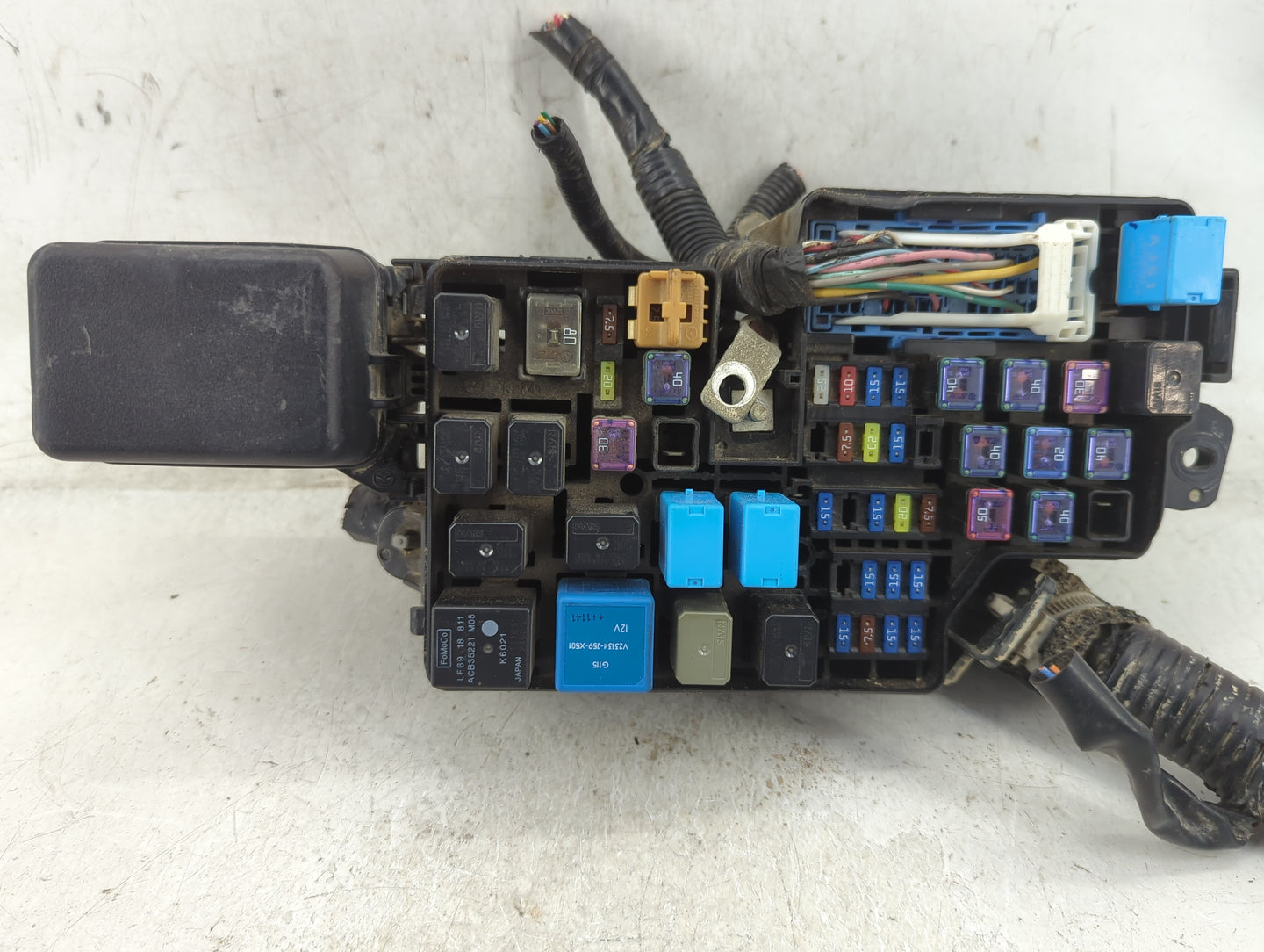 2005-2007 Nissan Armada Fusebox Fuse Box Panel Relay Module P/N:BFD2-66761 Fits Fits 2004 2005 2006 2007 OEM Used Auto Parts
