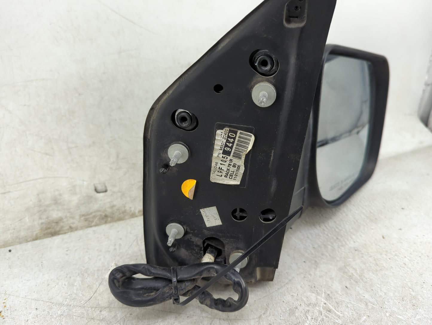 2005-2006 Nissan Armada Passenger Side View Mirror - Right Door Mirror OEM Used - Oemusedautoparts1.com