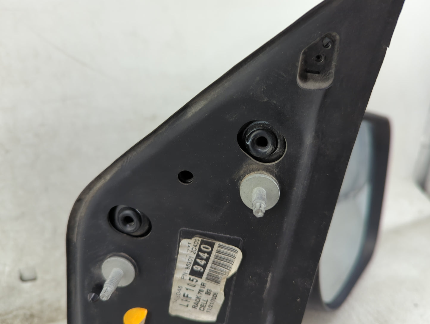 2005-2006 Nissan Armada Passenger Side View Mirror - Right Door Mirror OEM Used - Oemusedautoparts1.com
