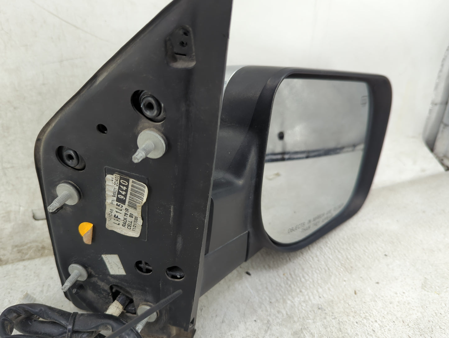 2005-2006 Nissan Armada Passenger Side View Mirror - Right Door Mirror OEM Used - Oemusedautoparts1.com