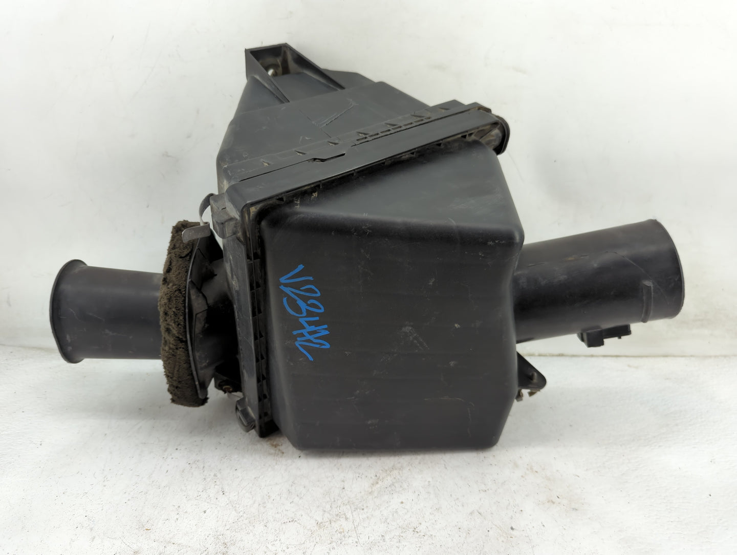 2005-2006 Nissan Armada Air Cleaner Intake-duct Hose Tube - Oemusedautoparts1.com