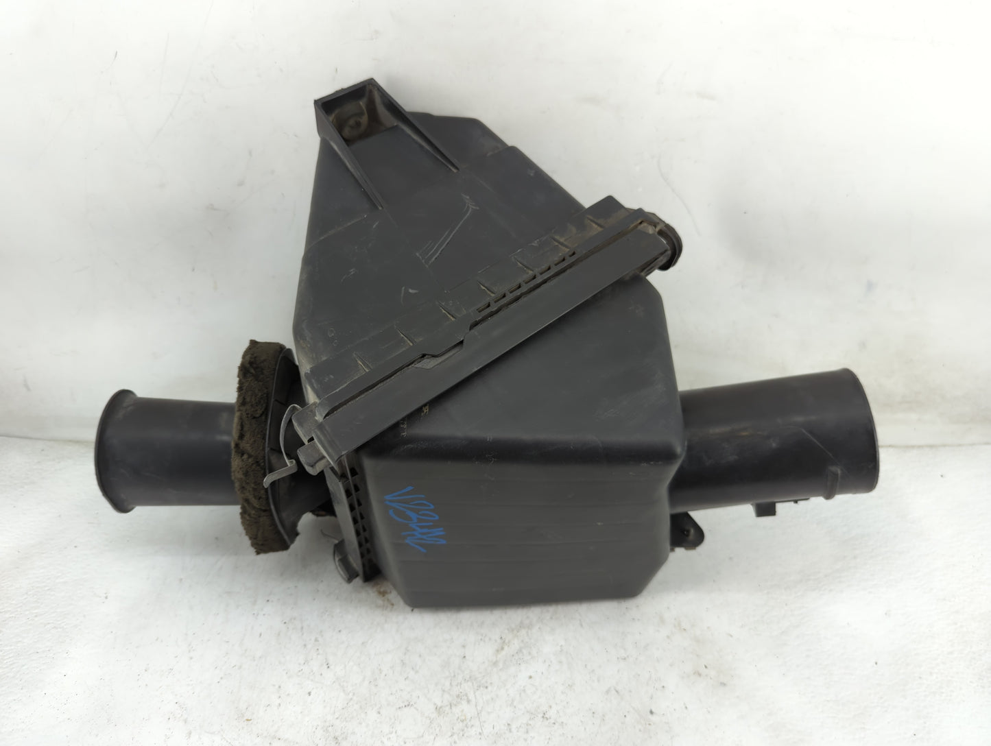 2005-2006 Nissan Armada Air Cleaner Intake-duct Hose Tube - Oemusedautoparts1.com