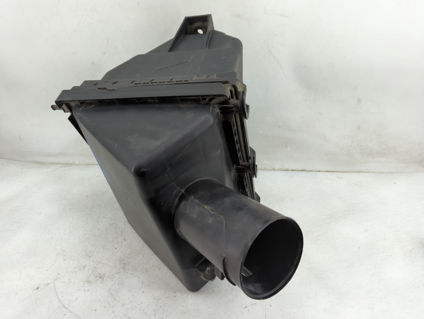 2005-2006 Nissan Armada Air Cleaner Intake-duct Hose Tube - Oemusedautoparts1.com