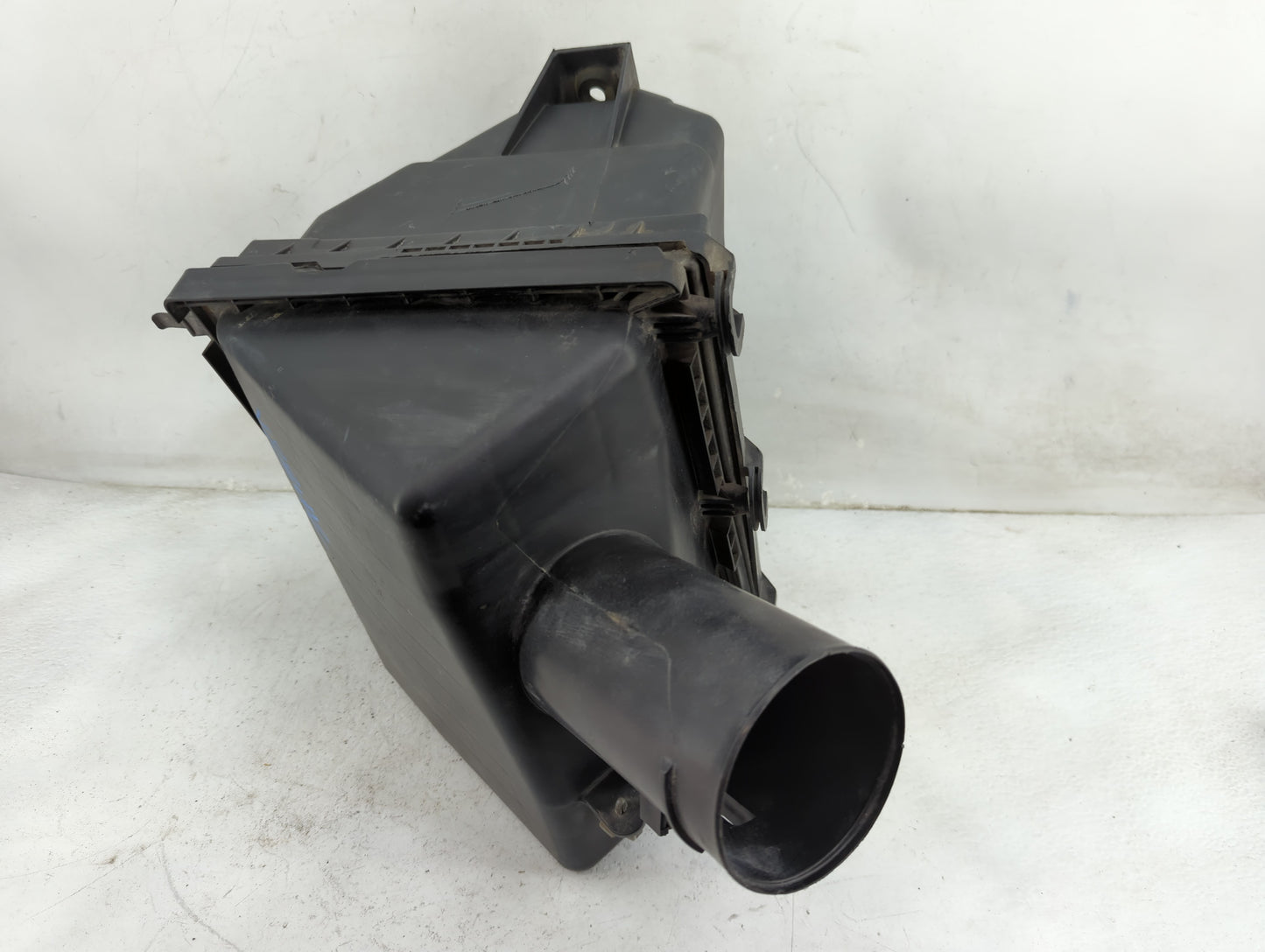 2005-2006 Nissan Armada Air Cleaner Intake-duct Hose Tube - Oemusedautoparts1.com