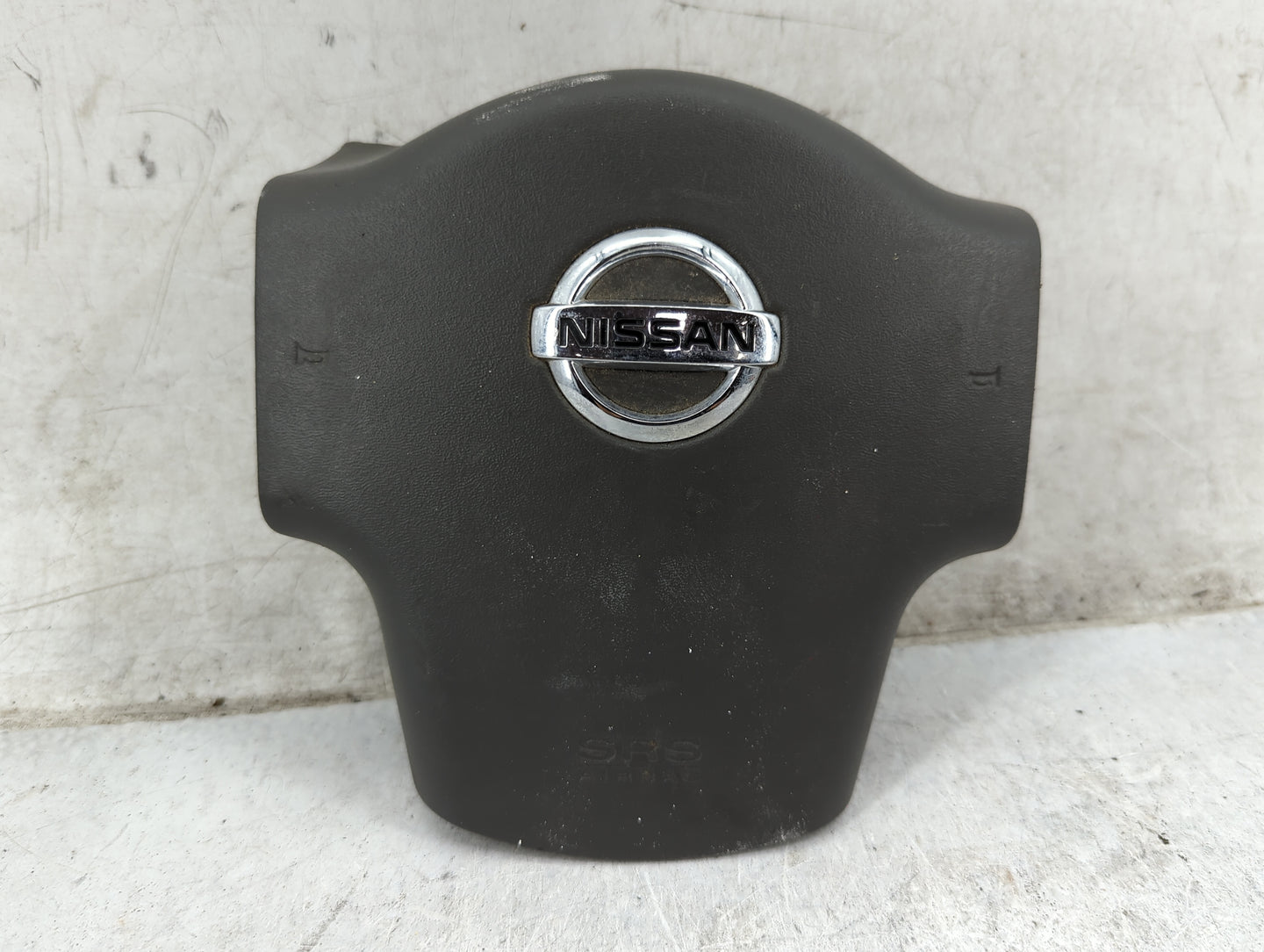 2005-2007 Nissan Armada Air Bag Driver Left Steering Wheel Mounted Fits Fits 2004 2005 2006 2007 OEM Used Auto Parts - Oemus