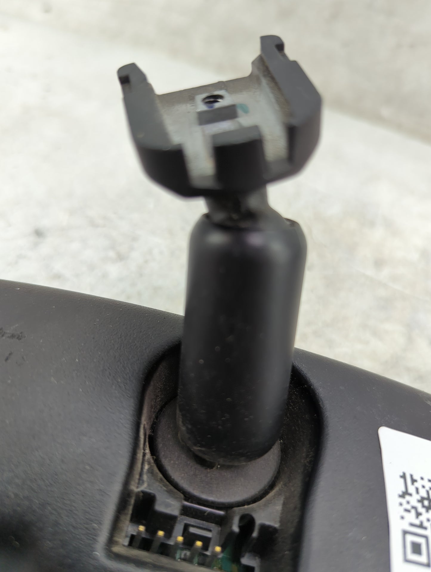 2006 Nissan Armada Interior Rear View Mirror Replacement OEM P/N:E11015892 Fits OEM Used Auto Parts - Oemusedautoparts1.com