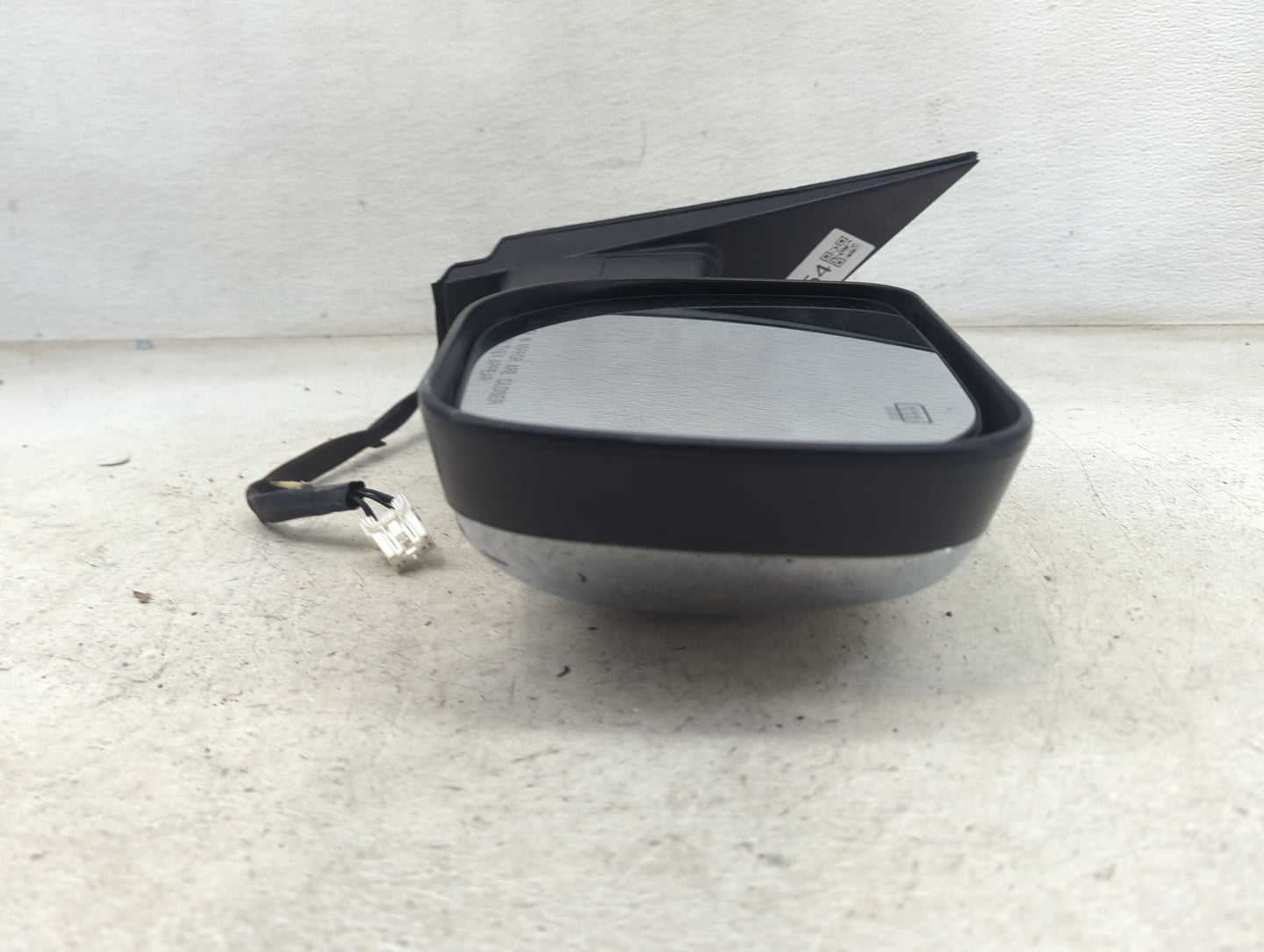 2005-2015 Nissan Armada Passenger Side View Mirror - Right Door Mirror OEM Used - Oemusedautoparts1.com