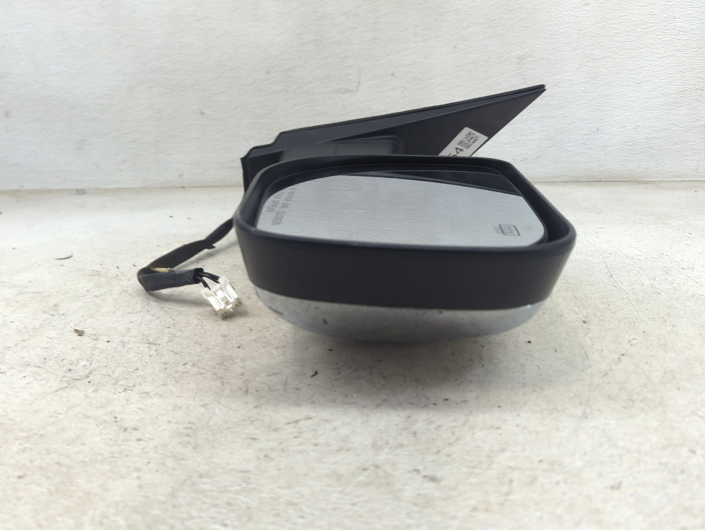 2005-2015 Nissan Armada Passenger Side View Mirror - Right Door Mirror OEM Used - Oemusedautoparts1.com