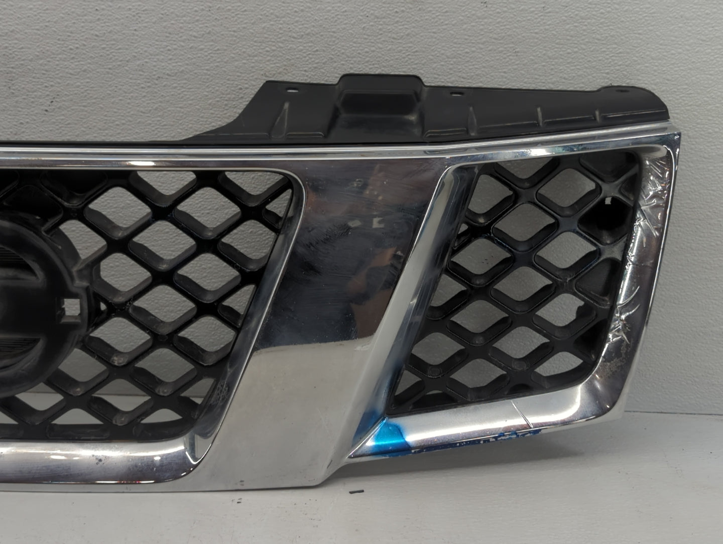 2005-2008 Nissan Frontier Front Grille Bumper Not Included 1070132 - Oemusedautoparts1.com