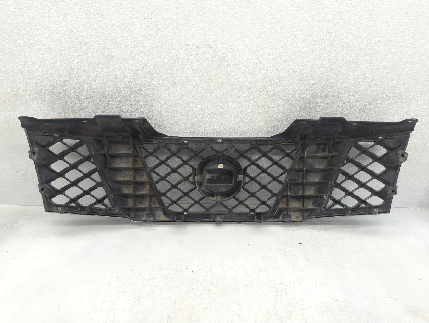 2005-2008 Nissan Frontier Front Grille Bumper Not Included 1070132 - Oemusedautoparts1.com
