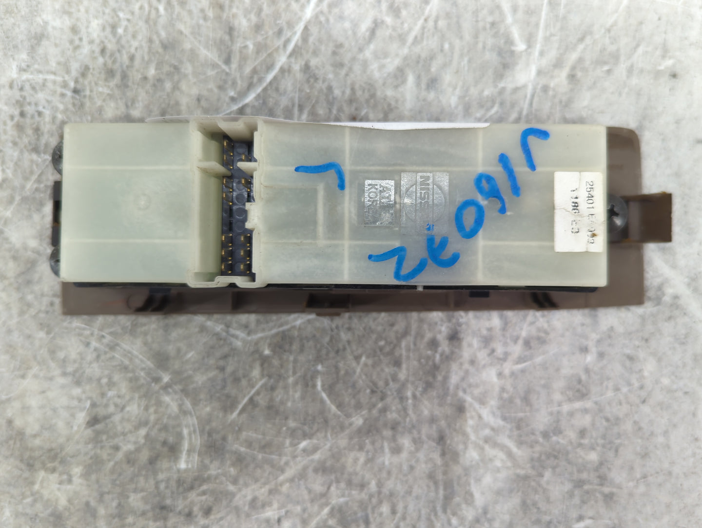 2005-2006 Nissan Frontier Master Power Window Switch Replacement Driver Side Left P/N:25401EA003 Fits Fits 2005 2006 OEM Use