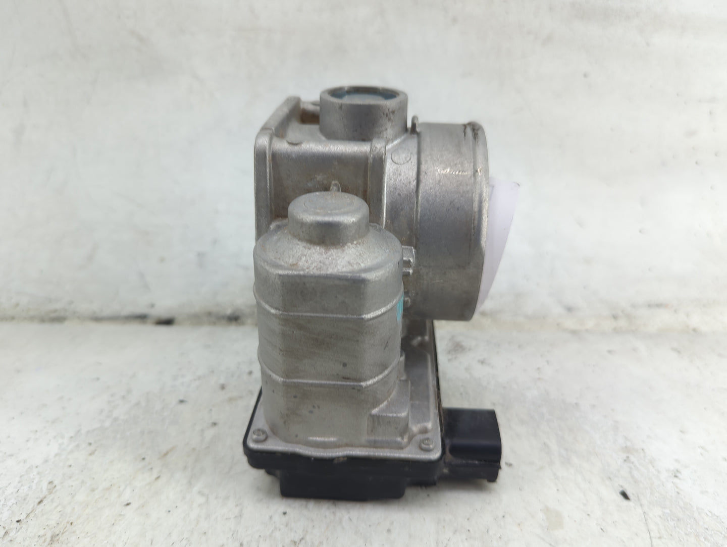 2002-2006 Nissan Maxima Throttle Body P/N:SERA576-01 Fits Fits 2002 2003 2004 2005 2006 OEM Used Auto Parts - Oemusedautopar