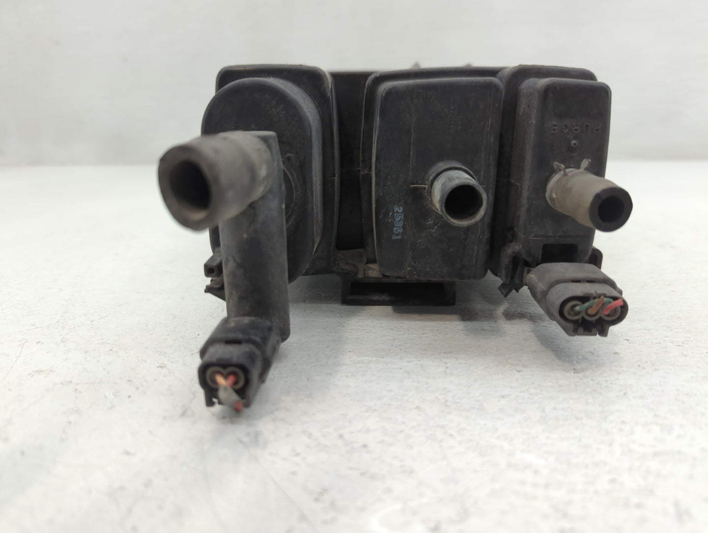 2006 Nissan Maxima Fuel Vapor Charcoal Canister - Oemusedautoparts1.com