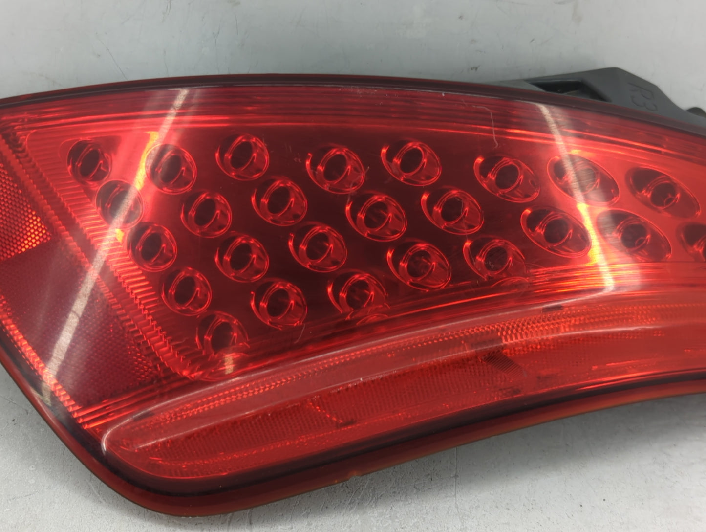 2006-2007 Nissan Murano Tail Light Assembly Passenger Right OEM P/N:220-63841 Fits Fits 2006 2007 OEM Used Auto Parts - Oemu