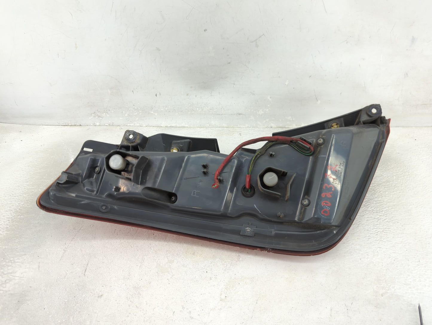 2006-2007 Nissan Murano Tail Light Assembly Passenger Right OEM P/N:220-63841 Fits Fits 2006 2007 OEM Used Auto Parts - Oemu
