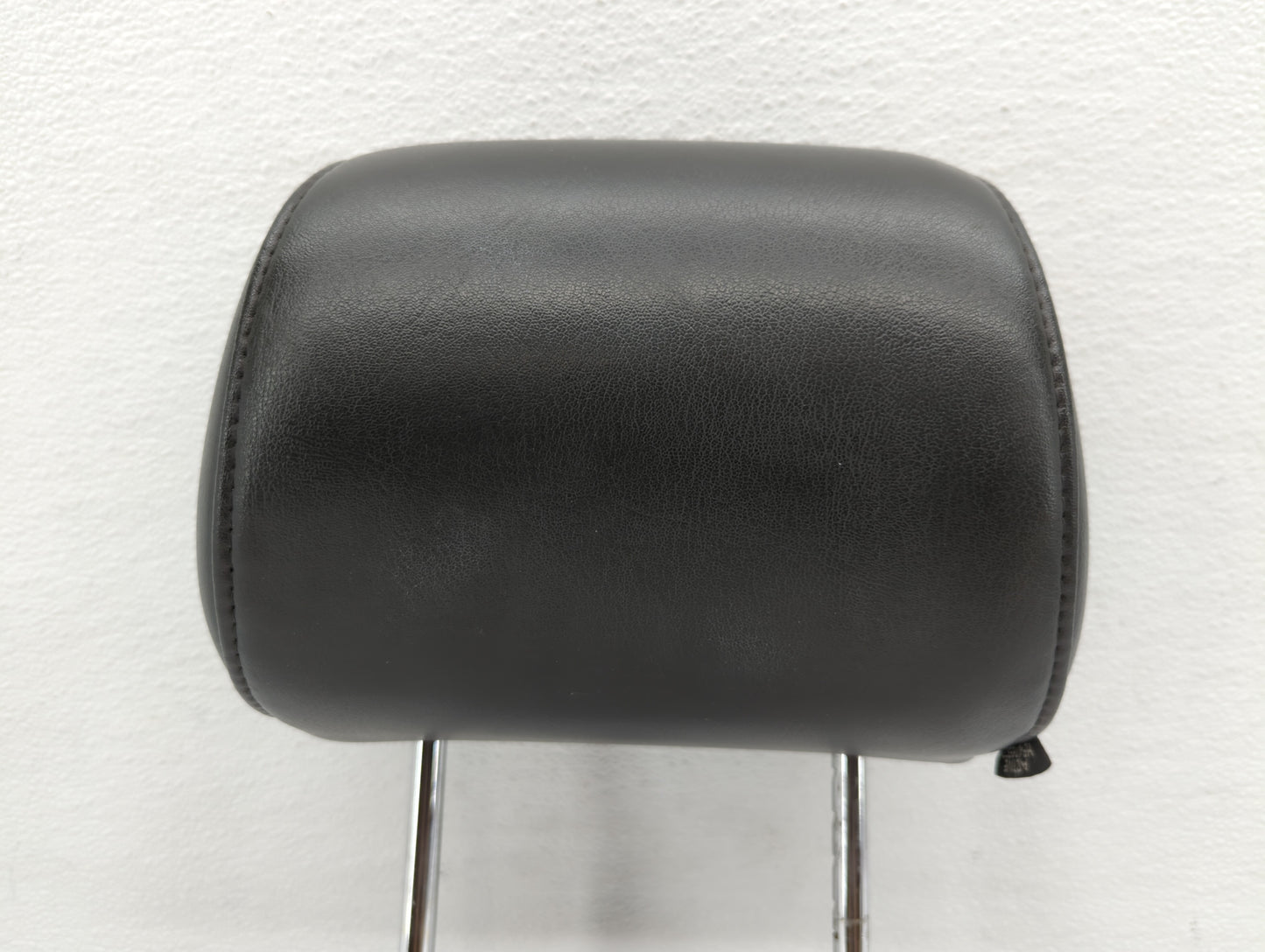 2006-2007 Nissan Pathfinder Headrest Head Rest Rear Seat Black - Oemusedautoparts1.com