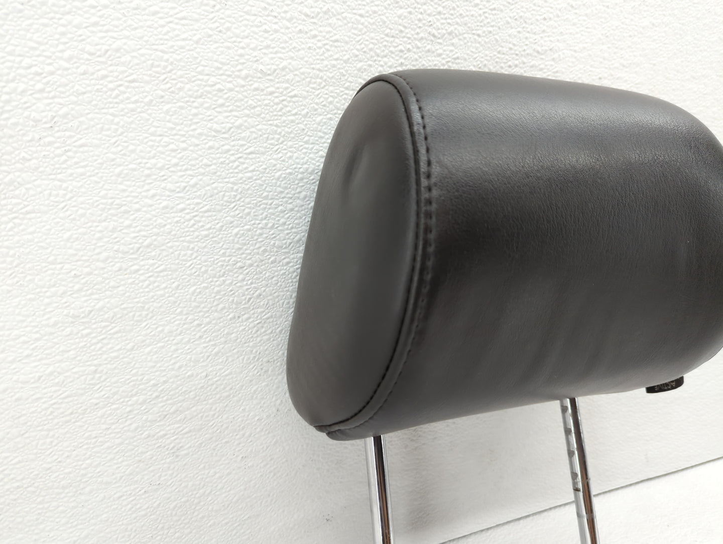 2006-2007 Nissan Pathfinder Headrest Head Rest Rear Seat Black - Oemusedautoparts1.com