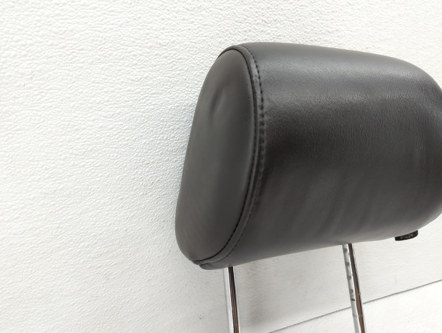 2006-2007 Nissan Pathfinder Headrest Head Rest Rear Seat Black - Oemusedautoparts1.com