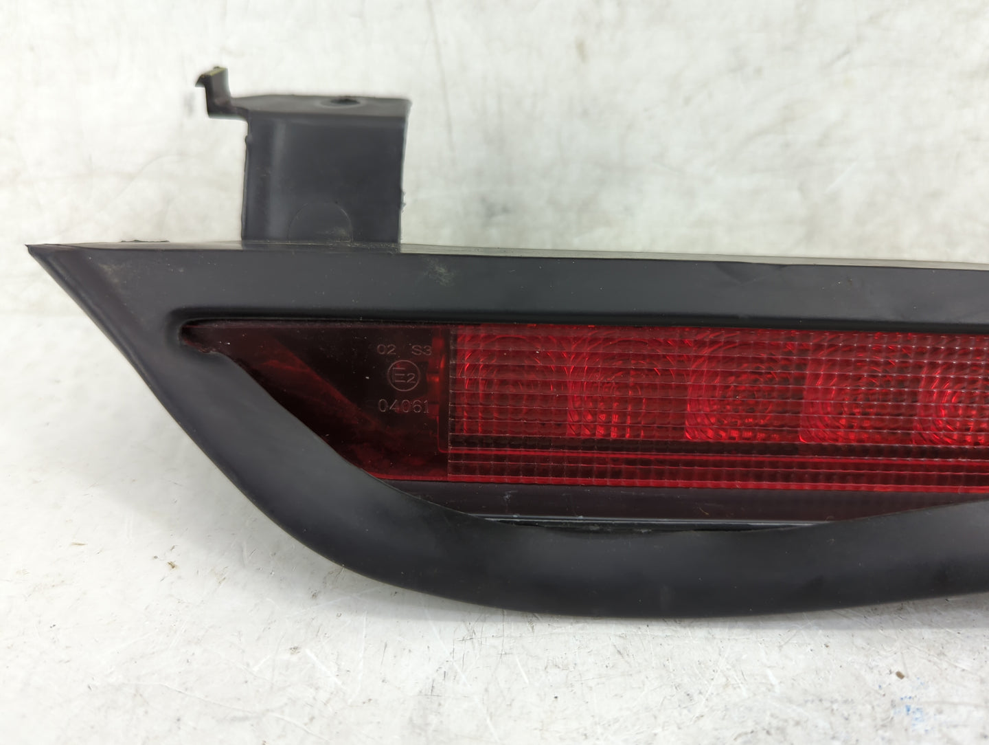 2005 Nissan Pathfinder Passenger Right Side Deck Lid Mounted Tail Light - Oemusedautoparts1.com
