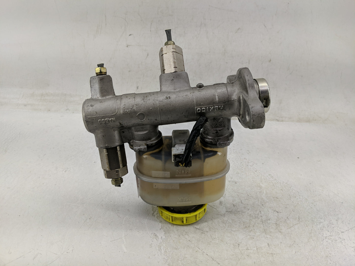 2000-2006 Nissan Sentra Brake Master Cylinder - Oemusedautoparts1.com