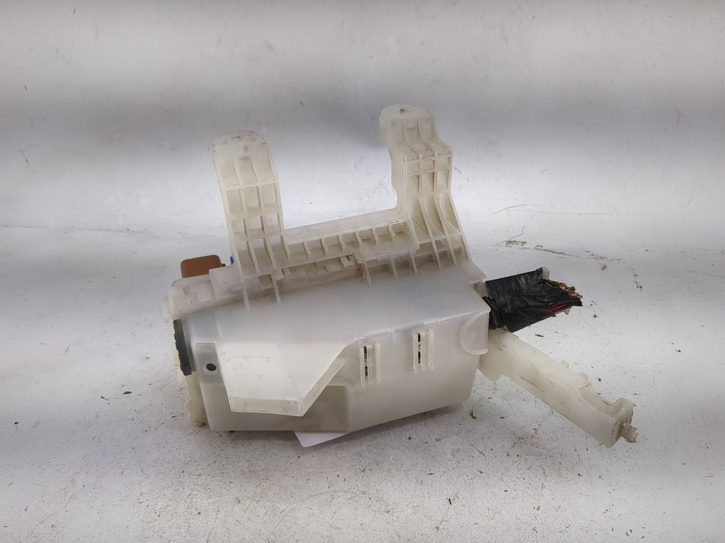 2000-2006 Nissan Sentra Fusebox Fuse Box Panel Relay Module P/N:24382 5M011 Fits Fits 2000 2001 2002 2003 2004 2005 2006 OEM