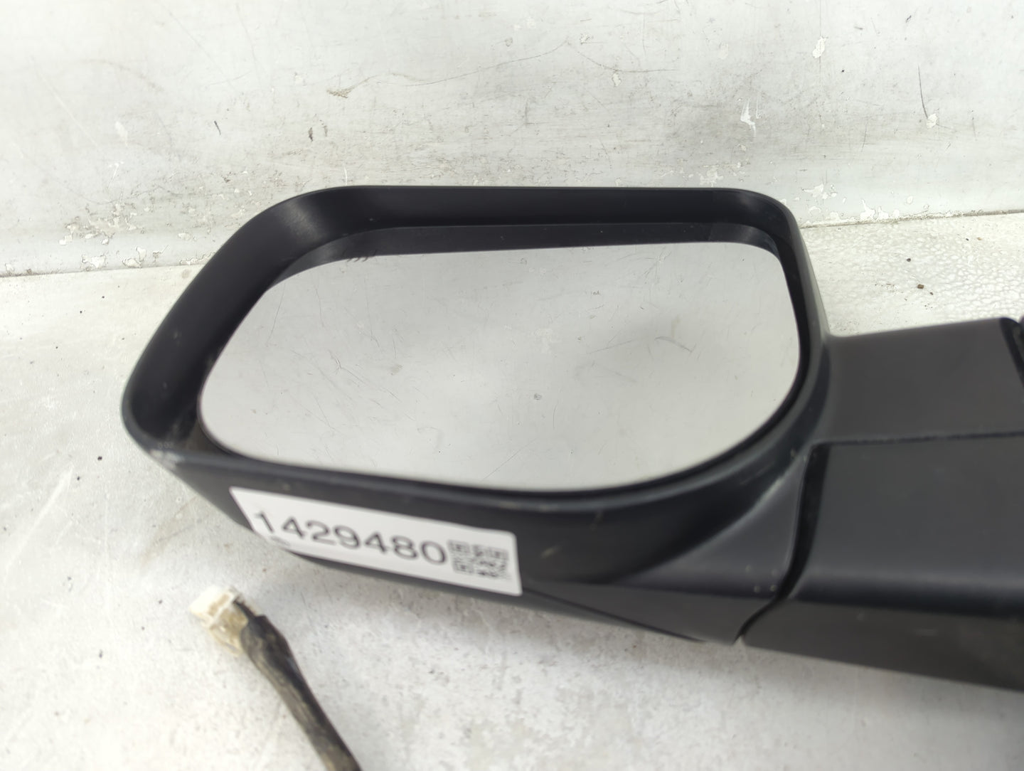 2004-2009 Nissan Titan Driver Side View Mirror - Left Door Mirror OEM Used - Oemusedautoparts1.com