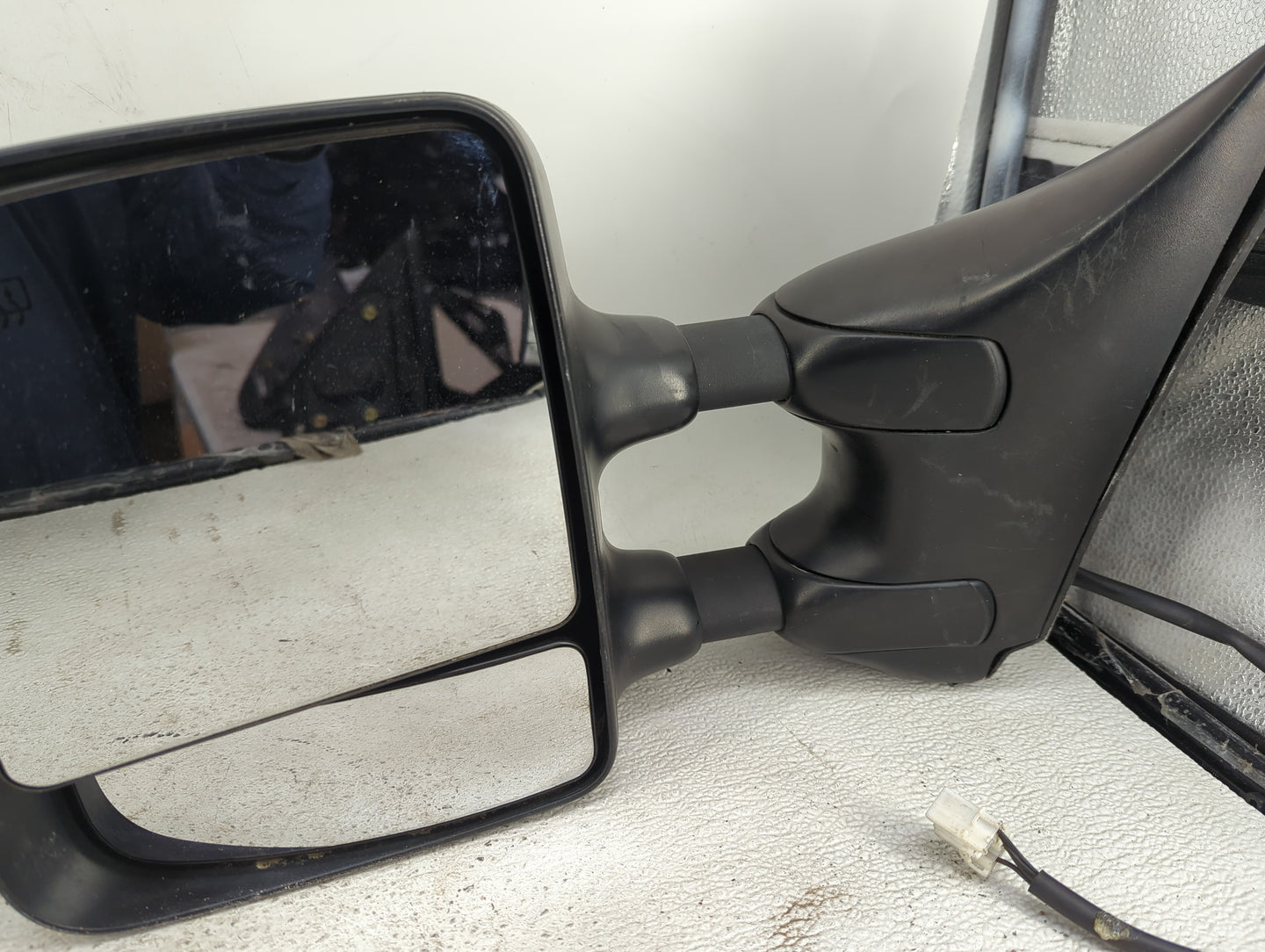 2004-2015 Nissan Titan Driver Side View Mirror - Left Door Mirror OEM Used - Oemusedautoparts1.com