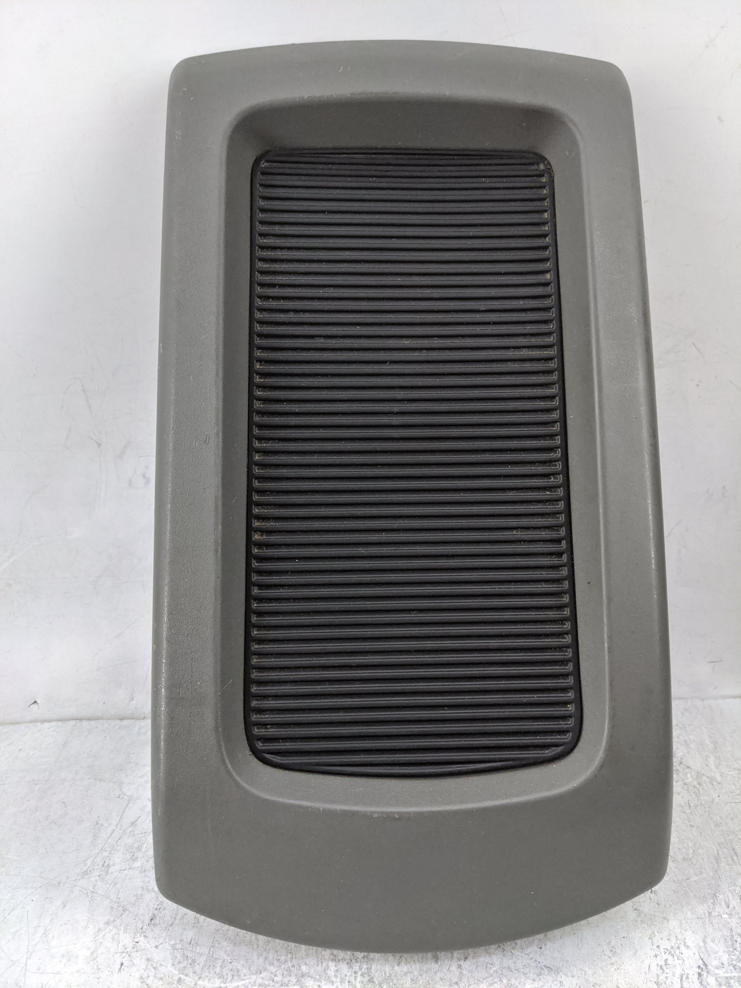 2006-2007 Nissan Titan Center Console Armrest Cover Lid P/N:68260 7S000 68S20 7S000 Fits Fits 2006 2007 OEM Used Auto Parts 