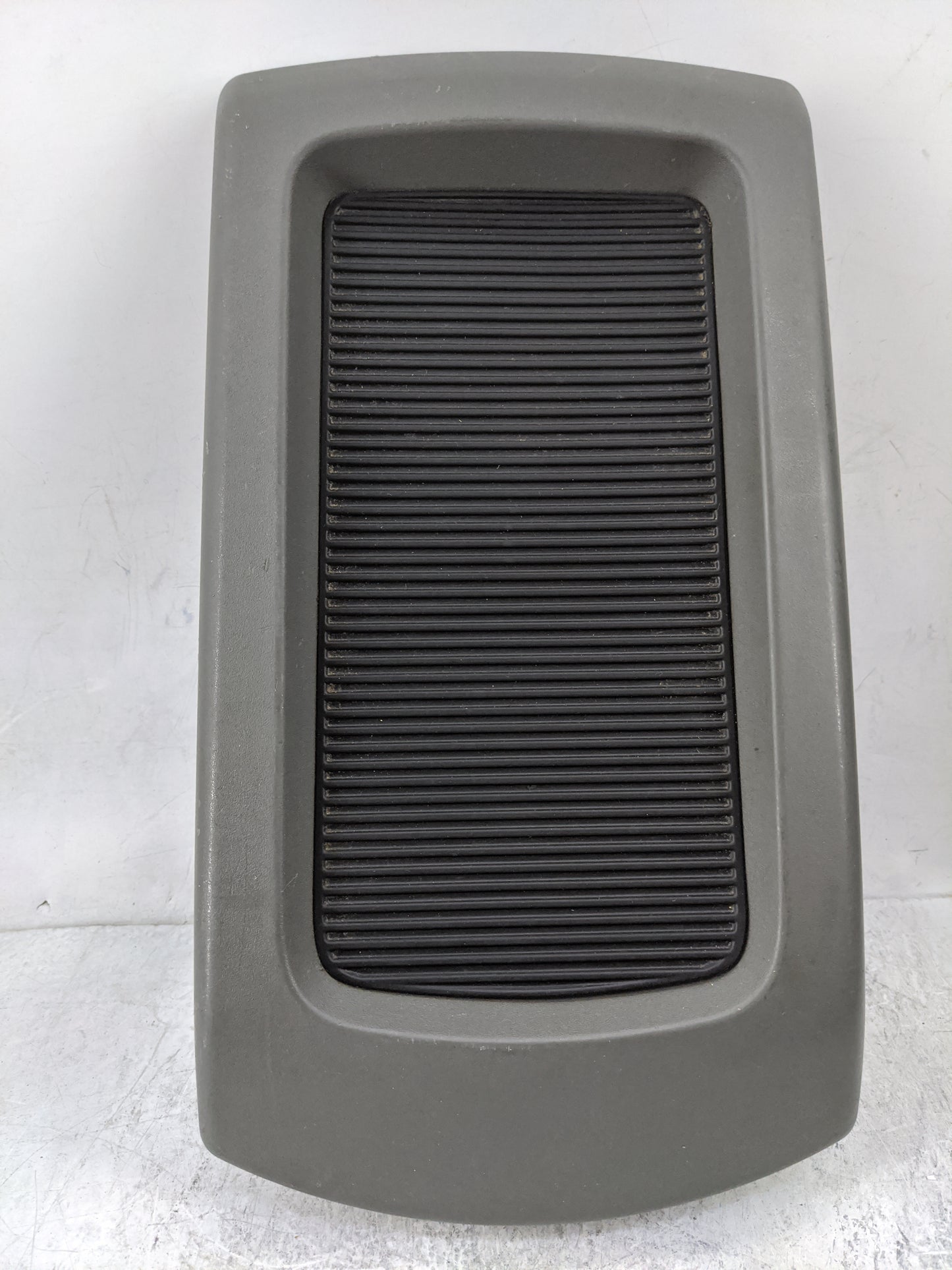 2006-2007 Nissan Titan Center Console Armrest Cover Lid P/N:68260 7S000 68S20 7S000 Fits Fits 2006 2007 OEM Used Auto Parts 